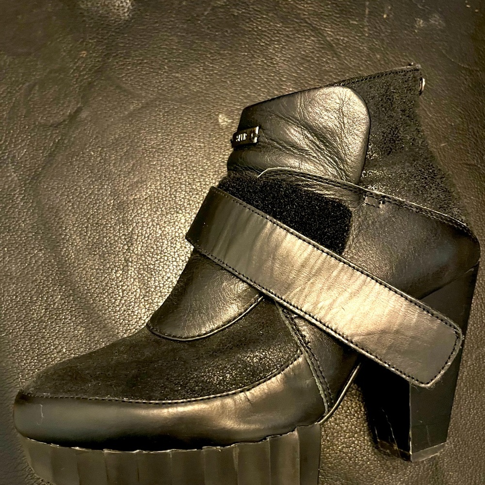 Adidas slvr leather booties with zipper - Picture 3 of 6